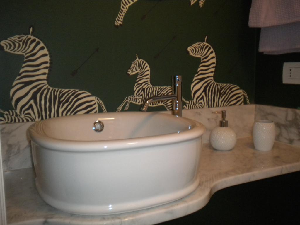 Zebra Rosso Apartment Milano Phòng bức ảnh